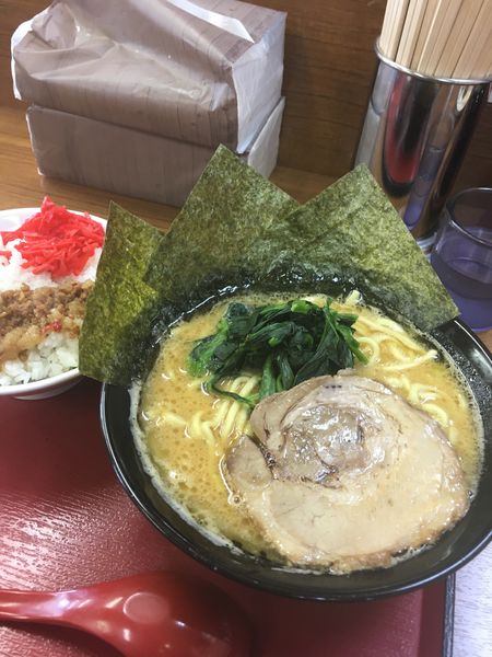 「醤油ラーメンハーフマシライスセット　980円」@ライスとらーめん立川家 いせさき店の写真