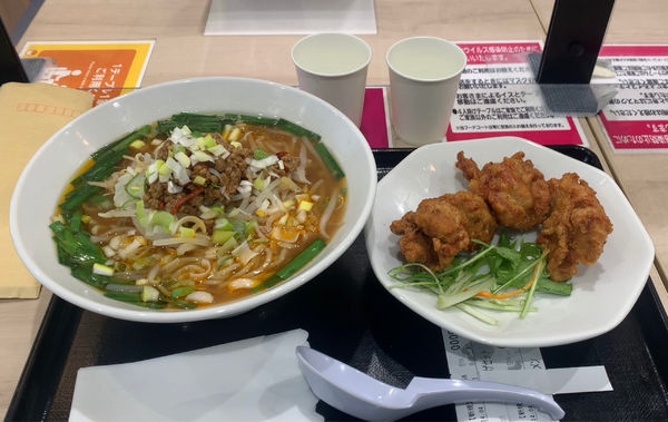 「台湾ラーメン 唐揚げ３個」@一味厨房の写真