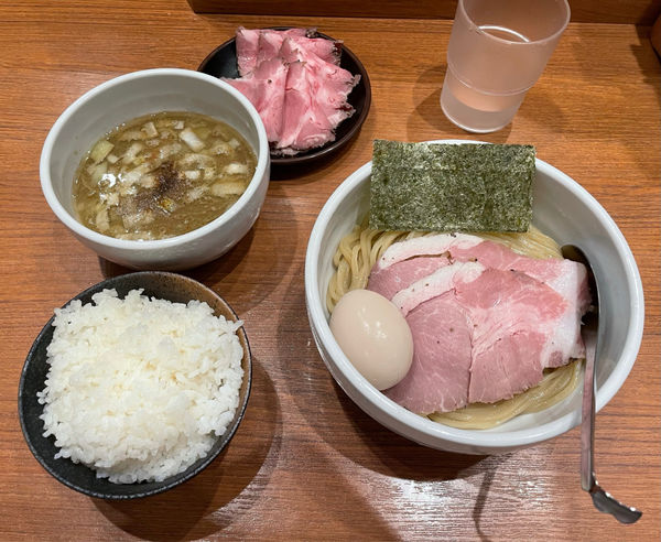 「つけ麺+トッピングチャーシュー+白米」@煮干中華そば 鈴蘭 新宿店の写真