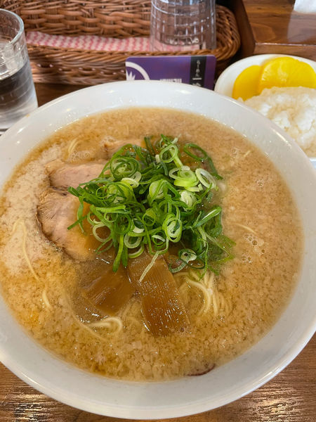 「ラーメン大盛＋ごはん並」@らーめん一途の写真