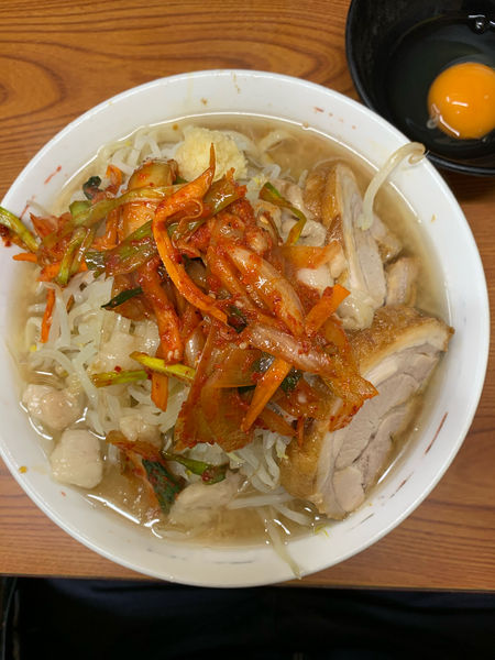「小ラーメン＋タマネギキムチ＋生卵」@ラーメン二郎 亀戸店の写真