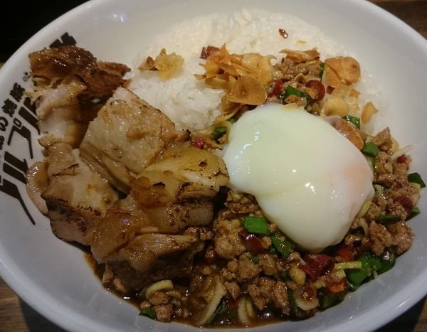 「頑張るあなたのスタミナ丼」@本気の焼豚 プルプル食堂の写真