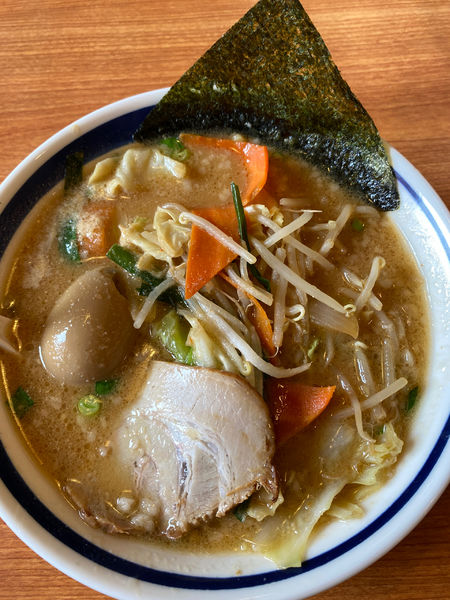 「味噌味玉らーめん」@らーめん屋 あじとら 所沢店の写真