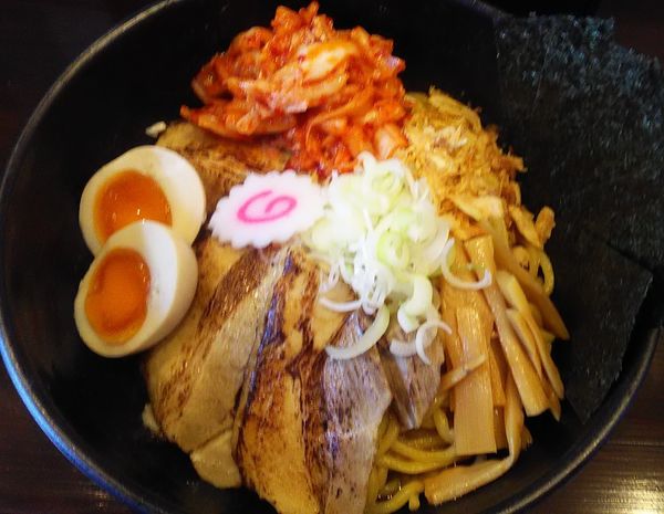 「特製油そば　大盛　+　キムチ」@中屋 白楽店の写真