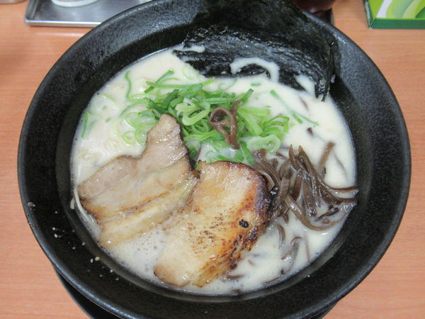 「豚骨白（580円）」@博多らーめん 一心堂 新中野店の写真