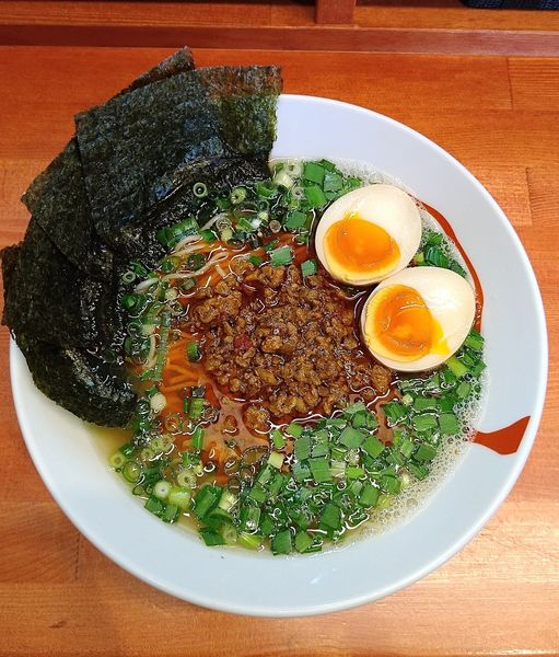 「台湾らーめん750円＋味玉100円＋海苔100円」@らーめん・油そば 笑びすの写真