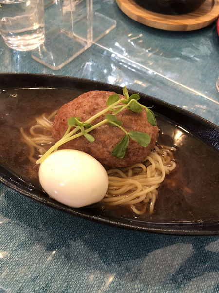 「究極の塩麹ふわとろハンバーグ拉麺」@Cool Cafeの写真
