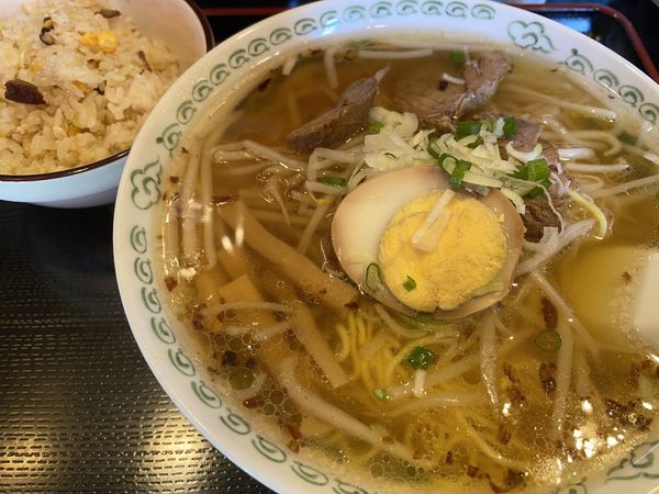 「塩ラーメン・どんぶり炒飯」@喜楽の写真