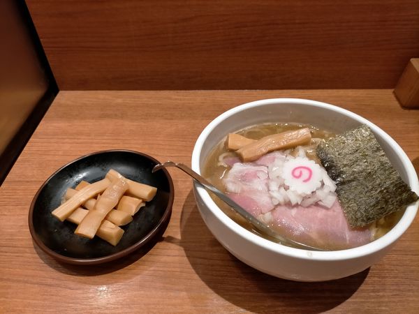 「煮干ラーメン　＋　シナチク増」@煮干中華そば 鈴蘭 新宿店の写真