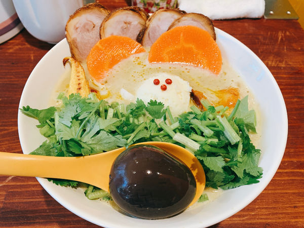 「クリーミーグリーンカレーヌードル」@ビーフラーメン&つけ麺 シゲジンの写真