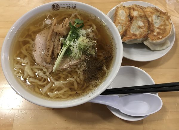 「らーめん、餃子3個(640￥/300￥)」@一乃胡の写真