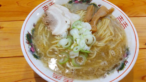 「背脂とんこつラーメン460円、大盛り50円」@活龍大衆麺処 真壁屋の写真