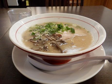 「博多豚骨らーめん 白」@麺ダイニング 福の写真