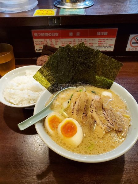 「祭ラーメン醤油+ライス」@横濱家系ラーメン 祭家の写真