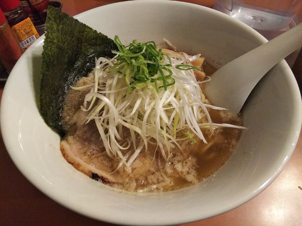 「魚介しょうゆラーメン　鯖Ｗ　※背脂有り」@俺らラーメン ちょもらんまの写真