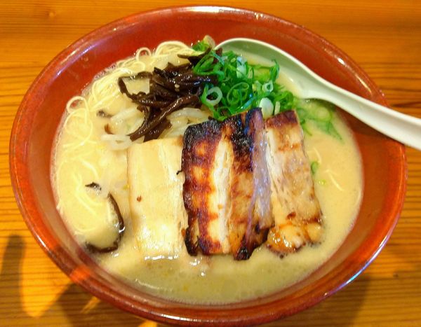 「白桜肉多め」@麺道 花の杜の写真