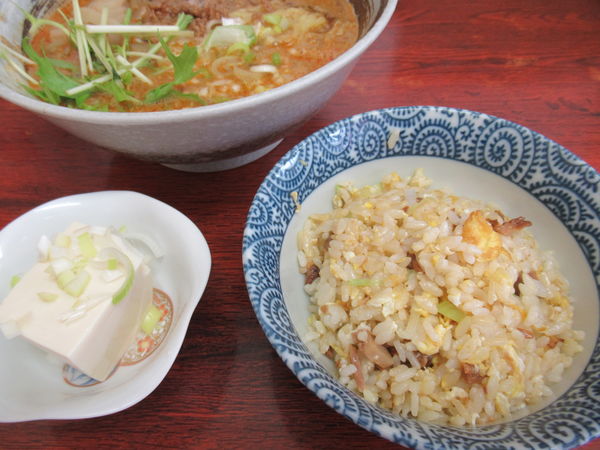 「担々麺＋半チャーハンセット（1080円）」@大来軒の写真