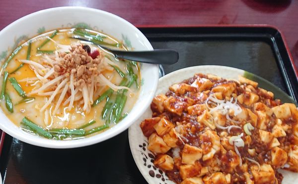 「豚骨台湾ラーメン＋麻婆飯」@食香閣 那須烏山店の写真