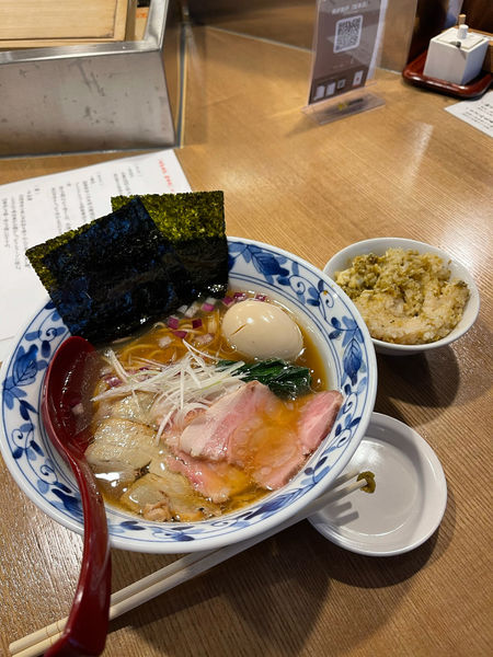 「特製醤油らぁ麺＋あさりご飯小」@魚炉魚炉 総本店の写真