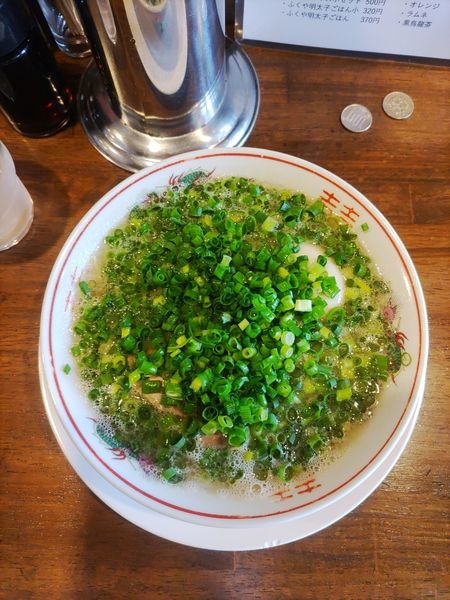 「豚骨ラーメン+味玉+ネギ+替玉２回  ｷｸﾗｹﾞ抜き」@ラーメン池田の写真