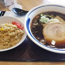 富山ブラックラーメン（ミニチャーハンセット）