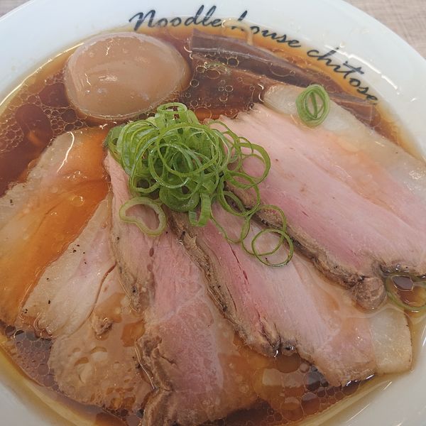 「らぁ麺煮玉子叉焼1300円、切端叉焼飯300円、箱根ホワイト」@麺庵ちとせの写真