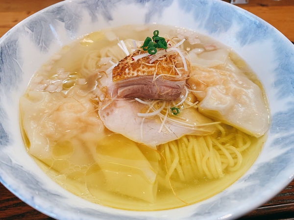「わんたん入り塩らぁ麺」@Ramen FeeLの写真