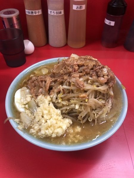 「富士丸ラーメン　麺半分生卵ちょいヤサイちょいアブラニンニク」@ラーメン富士丸 東浦和店の写真