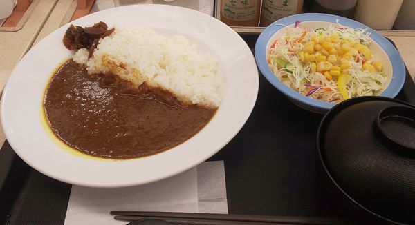 「創業ビーフカレー+彩りサラダセット」@松屋 浅草橋店の写真