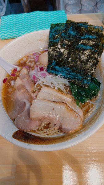 「特製醤油らぁ麺」@貝出汁らぁ麺 みぎわの写真