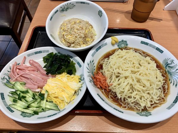 「黒酢しょうゆ冷し麺＋半ャーハンセット800円」@日高屋 恵比寿南店の写真