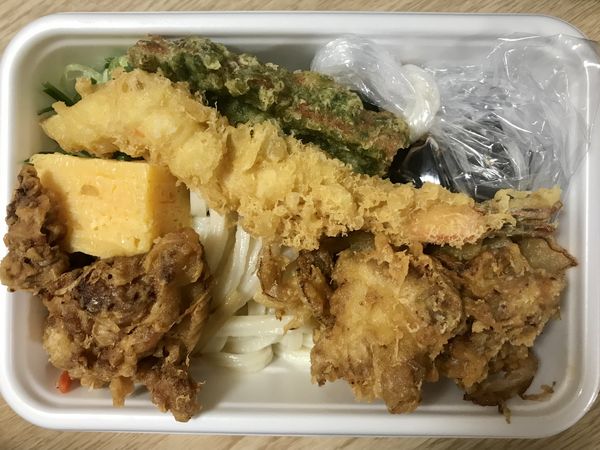 「4種の天ぷらと定番おかずのうどん弁当￥620」@丸亀製麺 横浜泉店の写真
