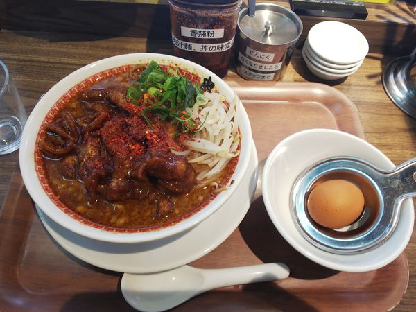 「辛い肉汁麺レベル２+肉１レベルUP無料券」@肉汁麺ススム 下北沢店の写真