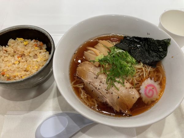 「醤油ラーメン＋半チャーハンのセット」@Piccoly オリンピック港北ニュータウン店の写真