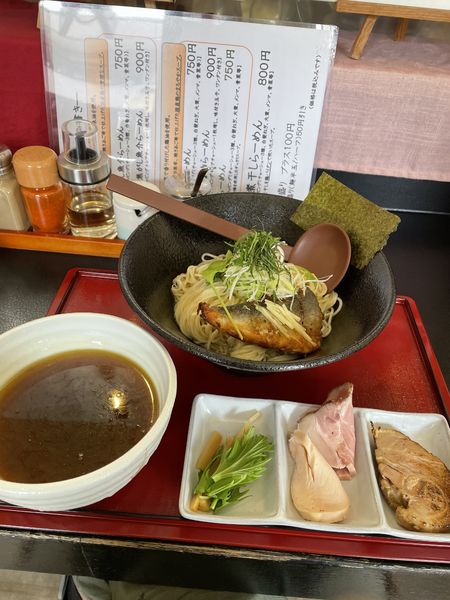 「イナダのあら炊き合わせ出汁つけ麺」@麺や はまじの写真