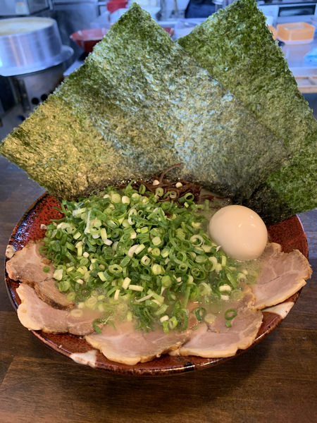 「博多ラーメン全部のせ」@麺屋小鉄の写真