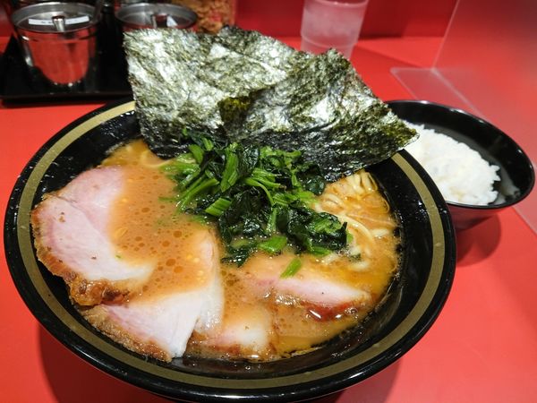 「ラーメン＋チャーシュー２枚＋ライス」@環2家 蒲田店の写真