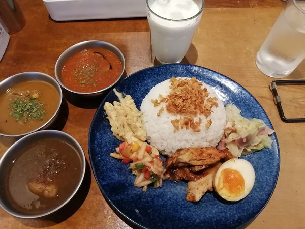 「30食限定　三種類のカレーセット　1000円」@神田カレー屋 ツバキの写真