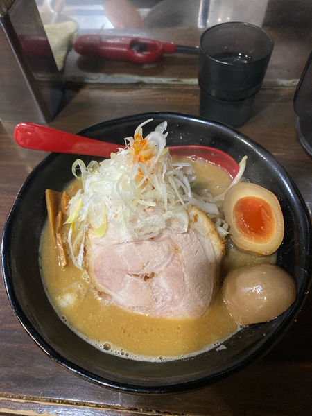 「味噌ラーメン+味玉」@麺処 花田 池袋店の写真