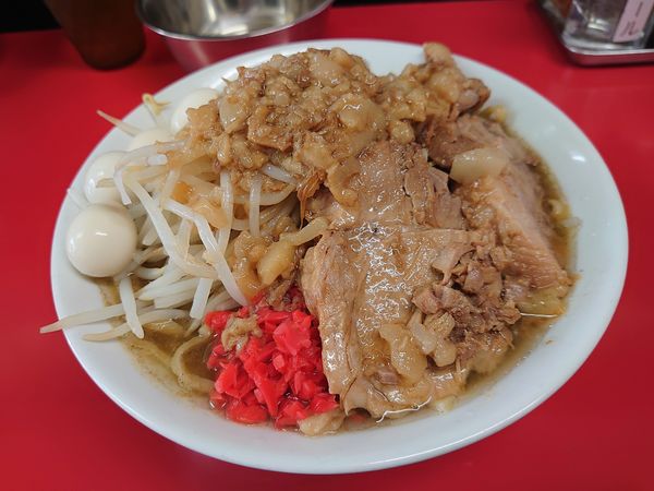 「にぼし うずら 生卵 アブラ 紅しょうが」@ラーメンハイキックの写真