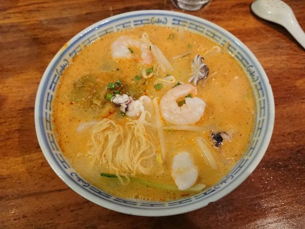 「海鮮担担麺 香港麺 950円」@新記 三宿本店の写真