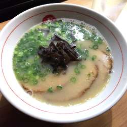 らーめん細麺＋替え玉＋焼酎など　800＋100＋α円