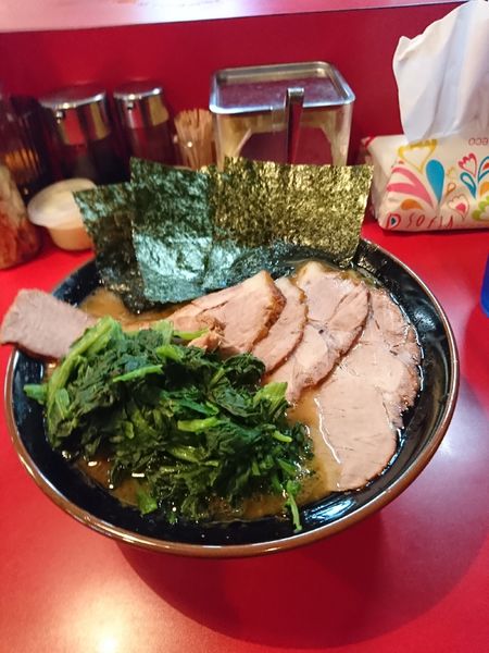 「ラーメン中盛りほうれん草バラ１」@家系ラーメン 王道 神道家の写真