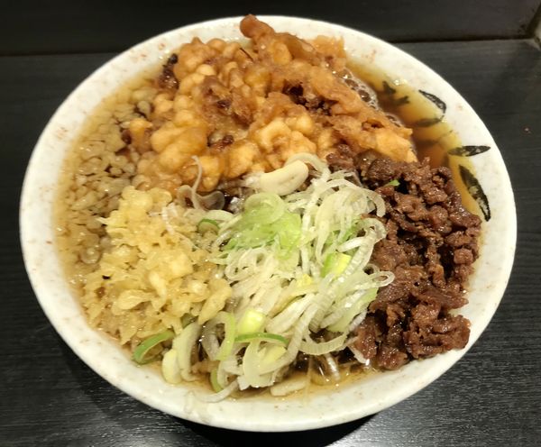 「山賊黄そば￥480＋馬肉￥180」@丸政 小淵沢店の写真