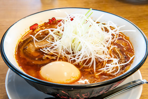 「勝浦タンタンメン（醤油）味玉、チャーシュー3枚トッピング」@てっぱつ屋 佐野店の写真