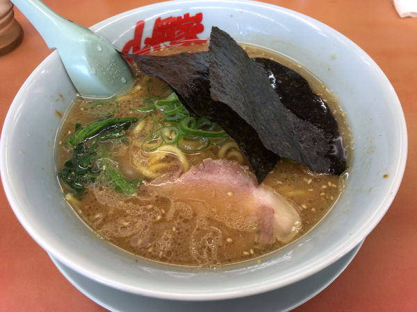 「味噌ラーメン(多め、濃いめ) 670円」@ラーメン山岡家 鷲宮店の写真
