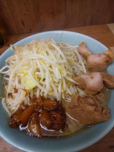 「ラーメン750円(アブラ)」@ラーメン二郎 池袋東口店の写真
