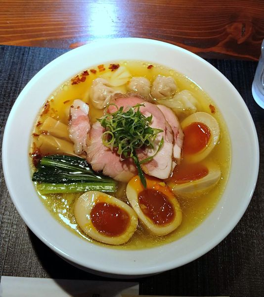 「ちゃーしゅーわんたん麺1350円＋くんたま100円＋味付煮卵」@らーめん 鉢ノ葦葉の写真