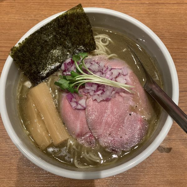 「銀の煮干しそば」@煮干中華そば 鈴蘭 新宿店の写真