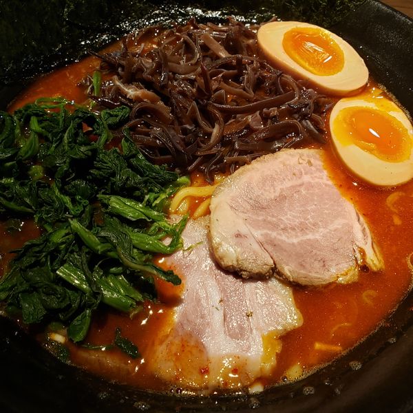 「美辛ラーメン2辛中盛味玉キクラゲ」@ラーメン 萩原家 藤沢店の写真